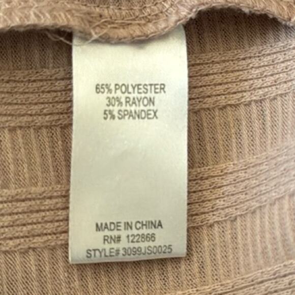 STAUS BY CHENAULT EDGY CUT OUT COLD SHOULDER RIBBED SHIRT SLEEVE TEE SIZE MEDIUM - Picture 7 of 8